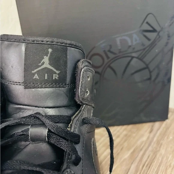 Air Jordan 1 Mid Triple Black 2013